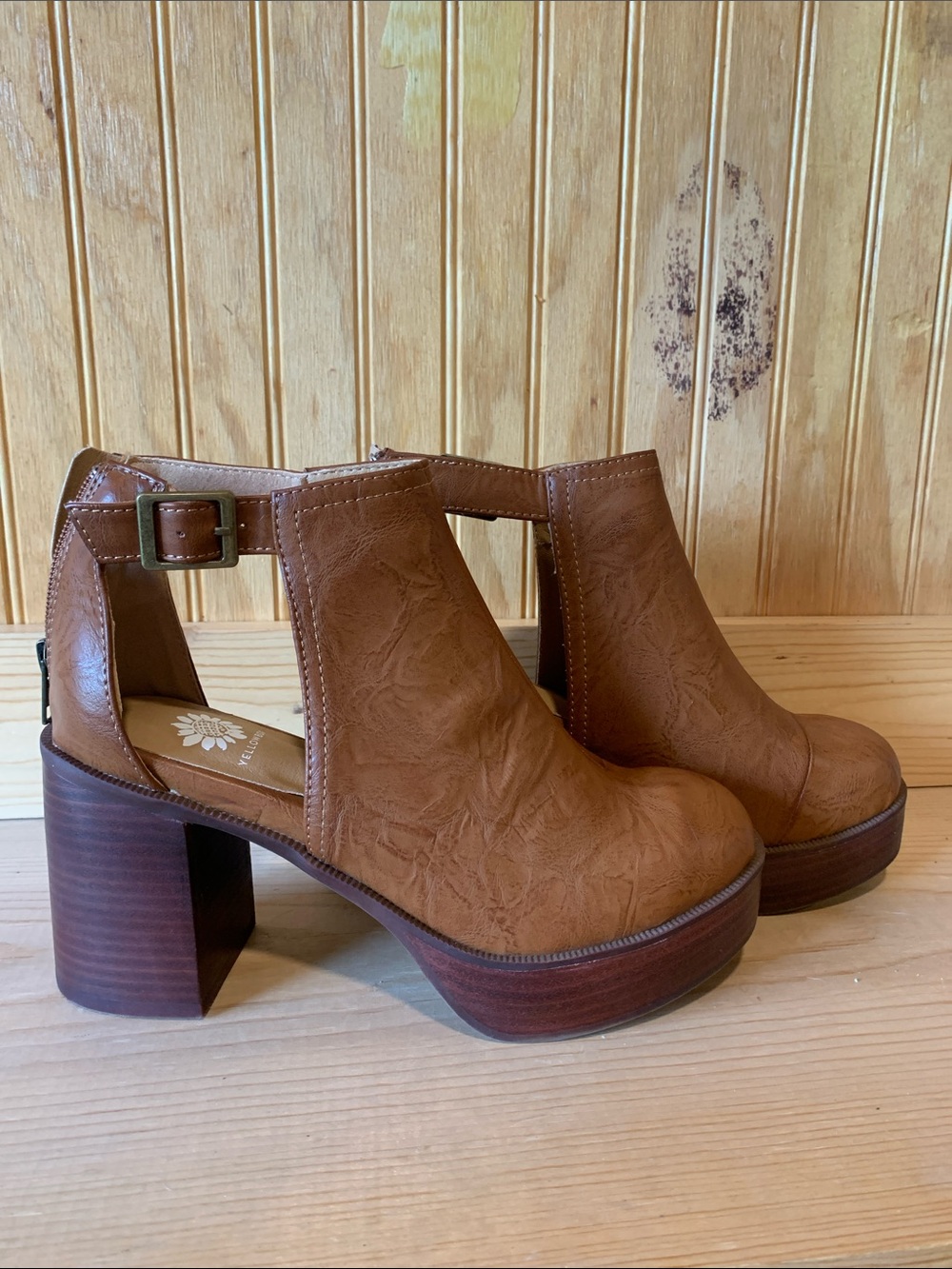 Women's Yellow Box Linea Faux Tan Leather Retro Platform Clogs Heels 7